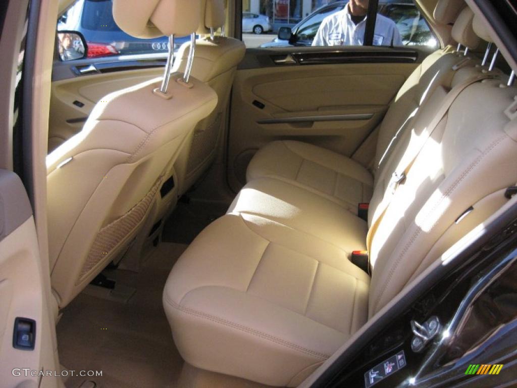Cashmere Interior 2010 Mercedes-Benz ML 350 Photo #45493779