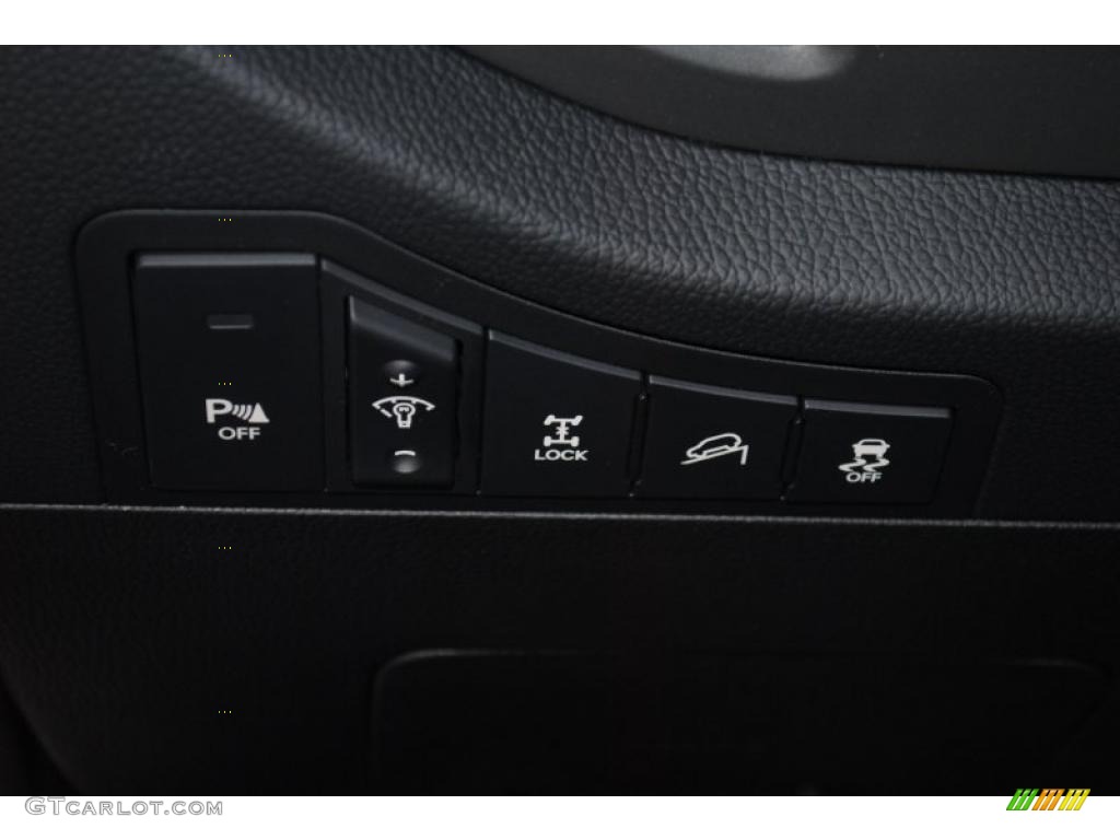 2011 Sportage EX AWD - Bright Silver / Black photo #22