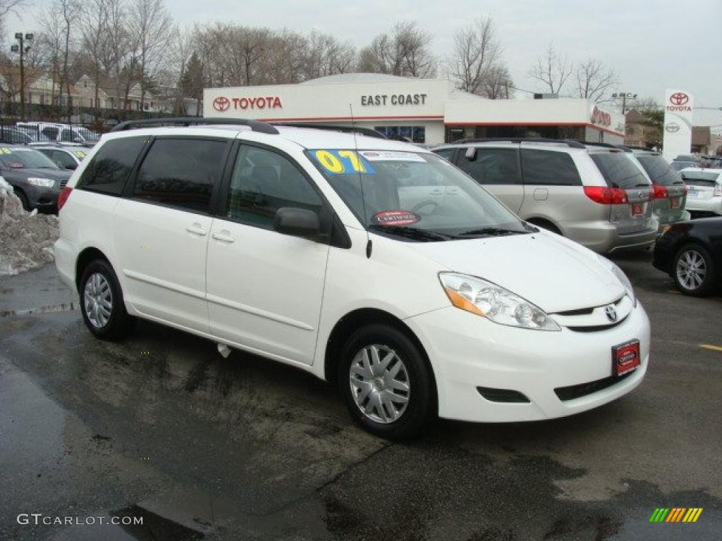 2007 Sienna LE - Natural White / Taupe photo #1