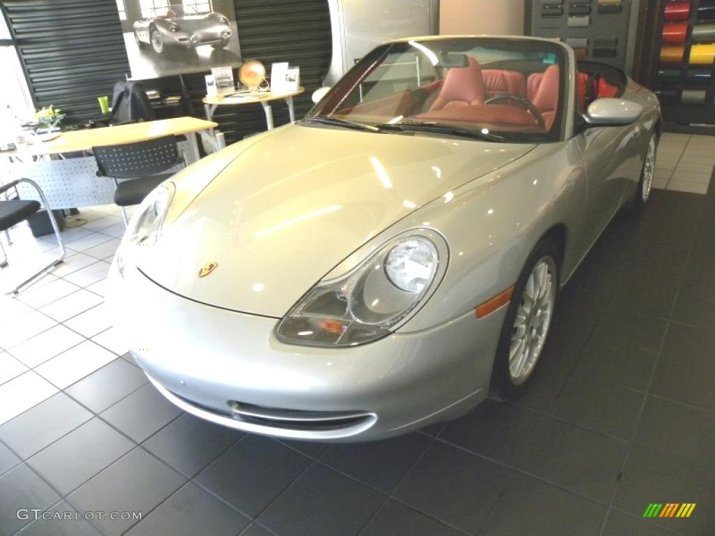 Arctic Silver Metallic Porsche 911