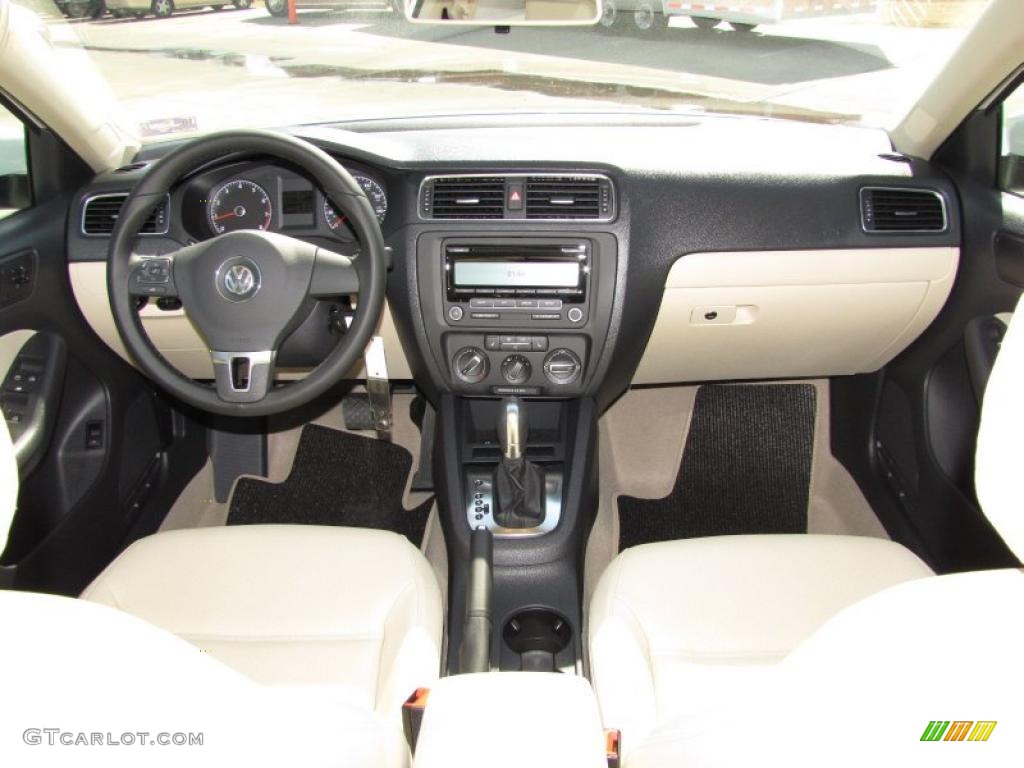2011 Volkswagen Jetta SE Sedan Cornsilk Beige Dashboard Photo #45503303