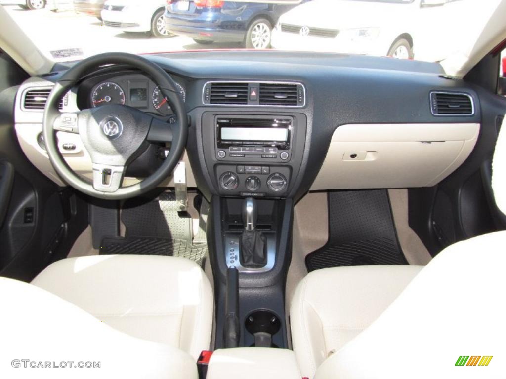 2011 Jetta SE Sedan - Tornado Red / Cornsilk Beige photo #5