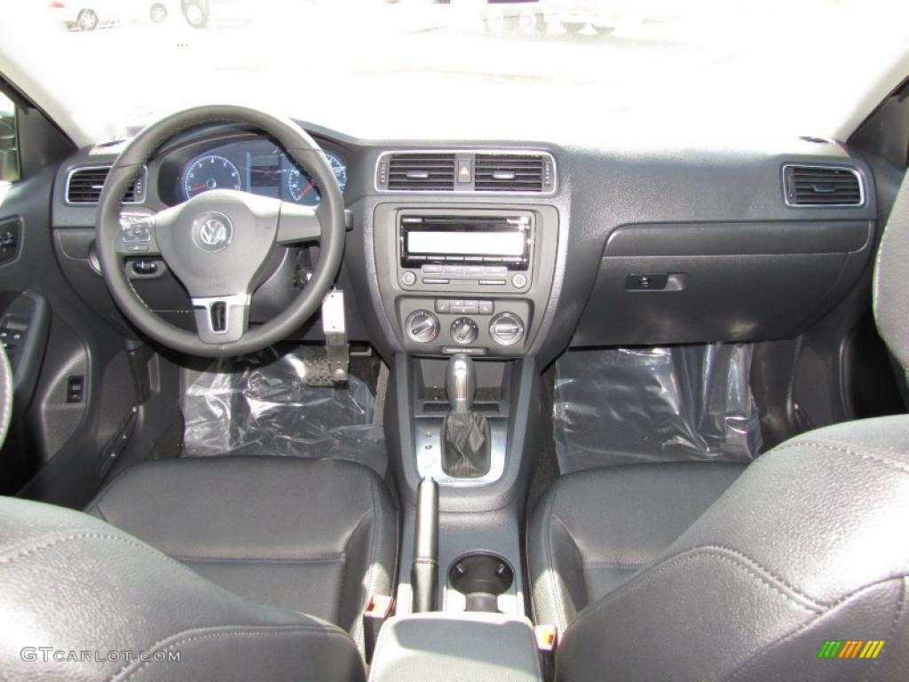 2011 Volkswagen Jetta SE Sedan Titan Black Dashboard Photo #45503959
