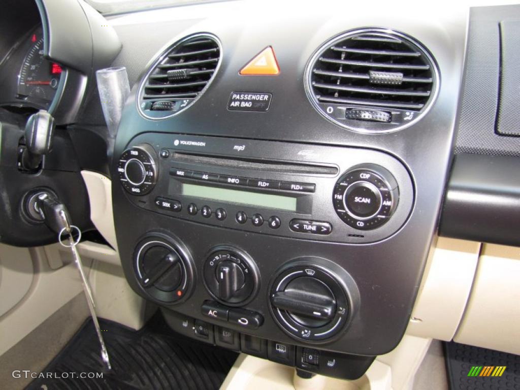 2007 Volkswagen New Beetle 2.5 Convertible Controls Photo #45504959
