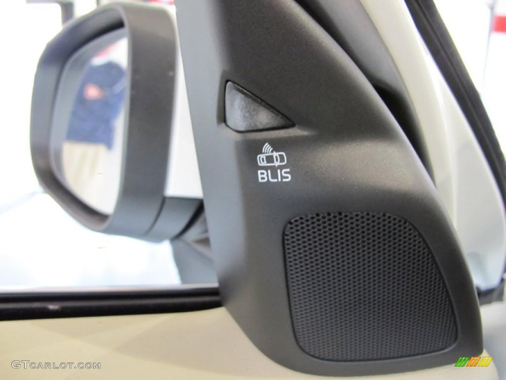 2011 Volvo S60 T6 AWD Controls Photo #45506591