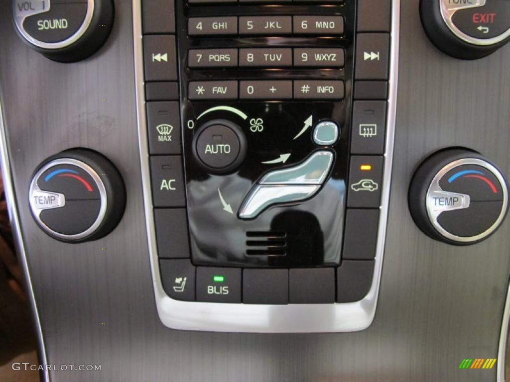 2011 Volvo S60 T6 AWD Controls Photo #45506637
