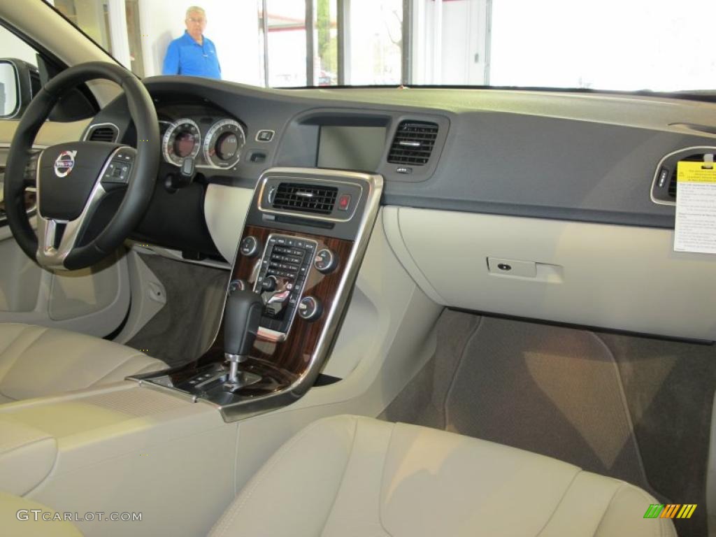 2011 Volvo S60 T6 AWD Soft Beige/Sandstone Dashboard Photo #45507191