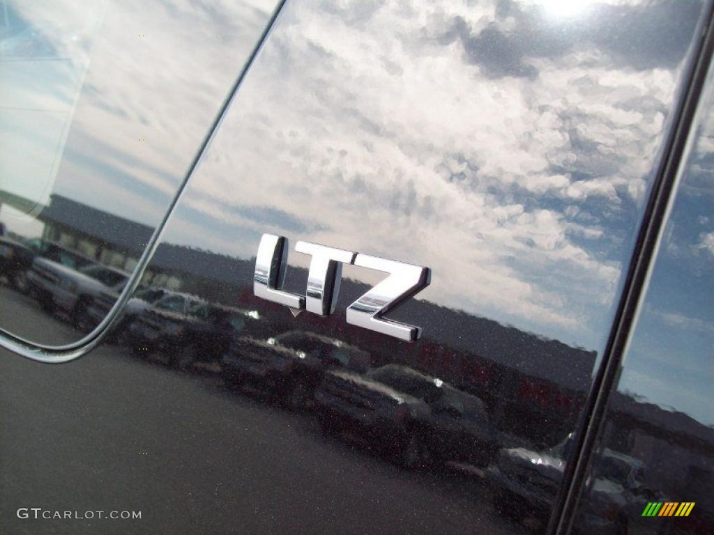 2011 Chevrolet Suburban LTZ 4x4 Marks and Logos Photos