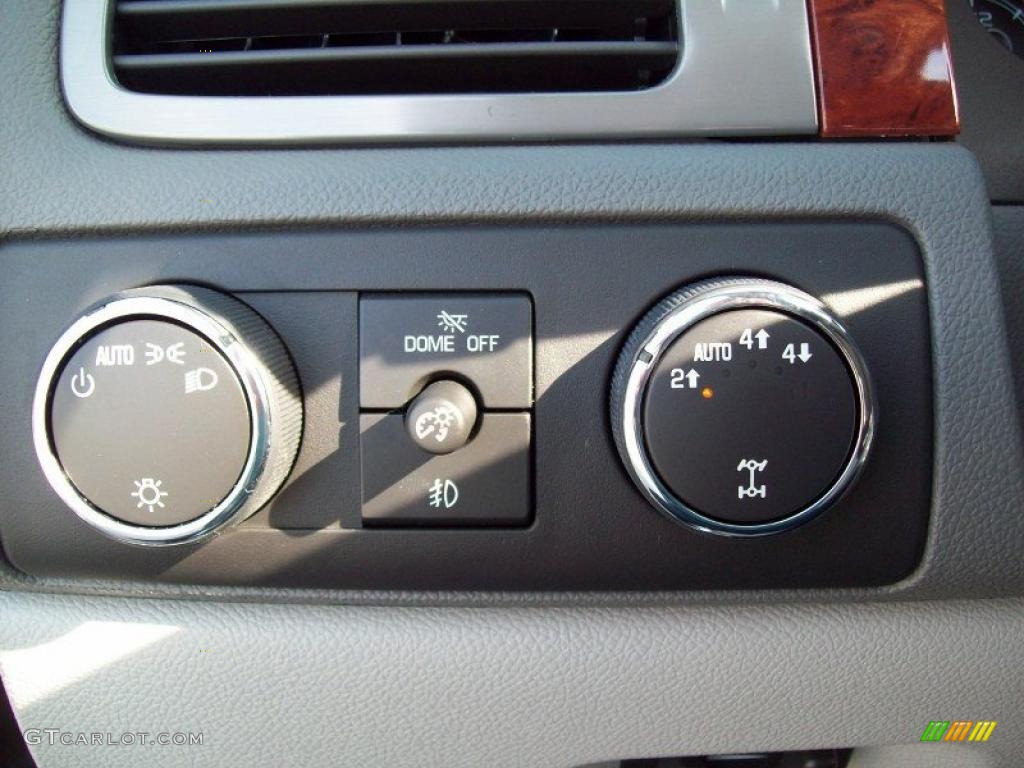 2011 Chevrolet Suburban LTZ 4x4 Controls Photo #45512412
