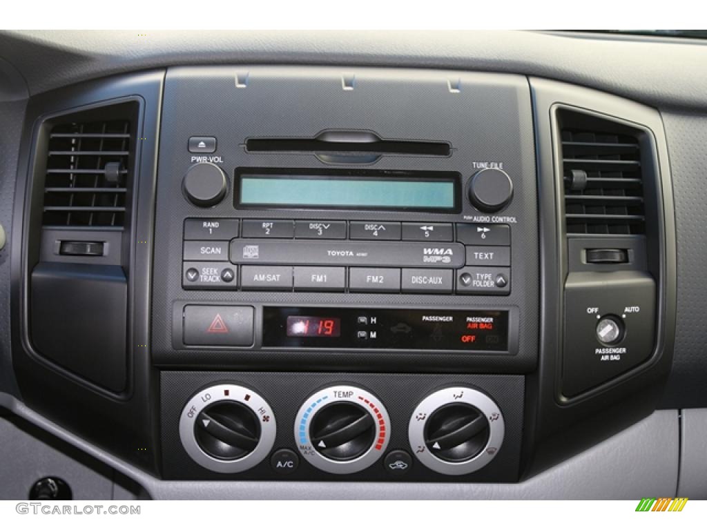 2011 Toyota Tacoma Access Cab Controls Photo #45514180