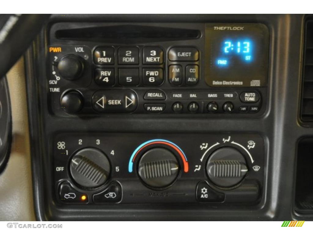 2001 Chevrolet Silverado 2500HD LS Crew Cab 4x4 Controls Photo #45515524