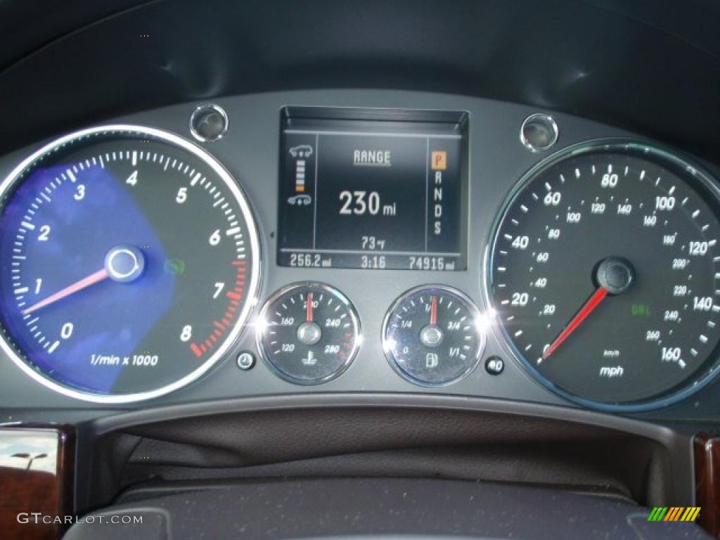 2005 Volkswagen Touareg V8 Gauges Photo #45518728