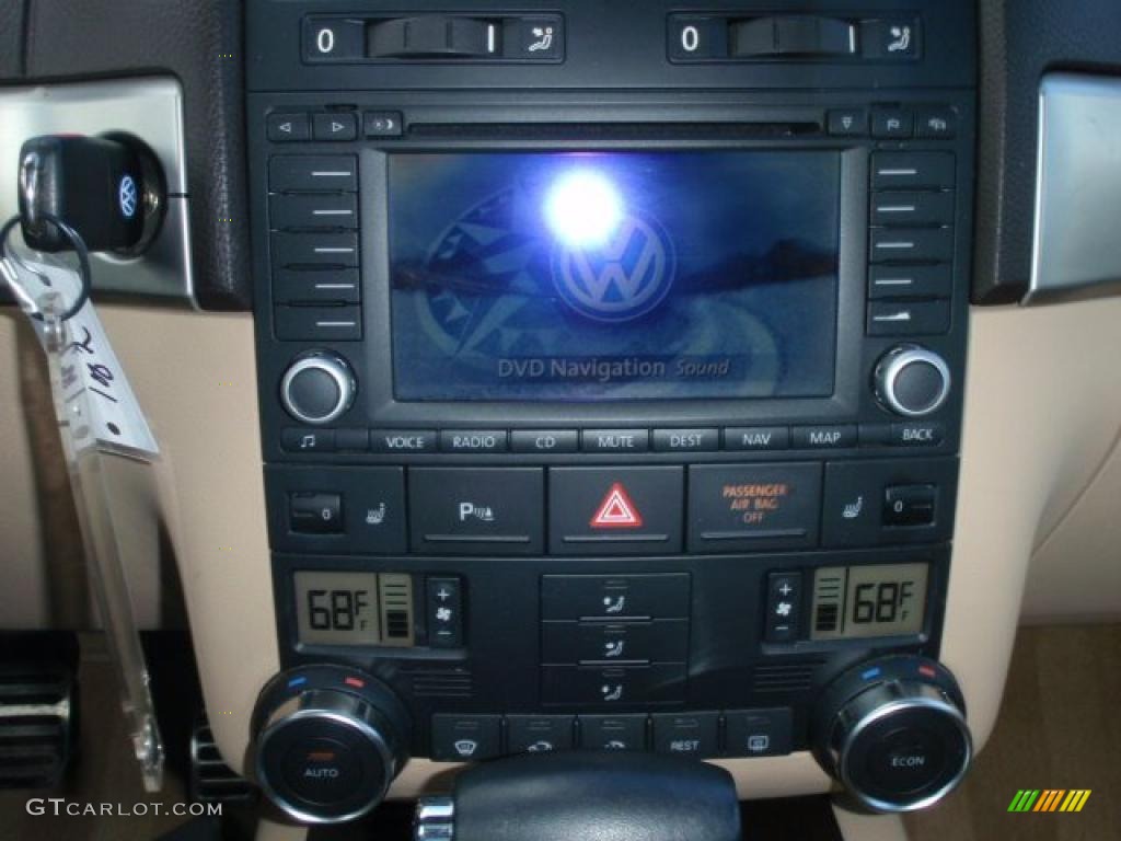 2005 Volkswagen Touareg V8 Controls Photo #45518740