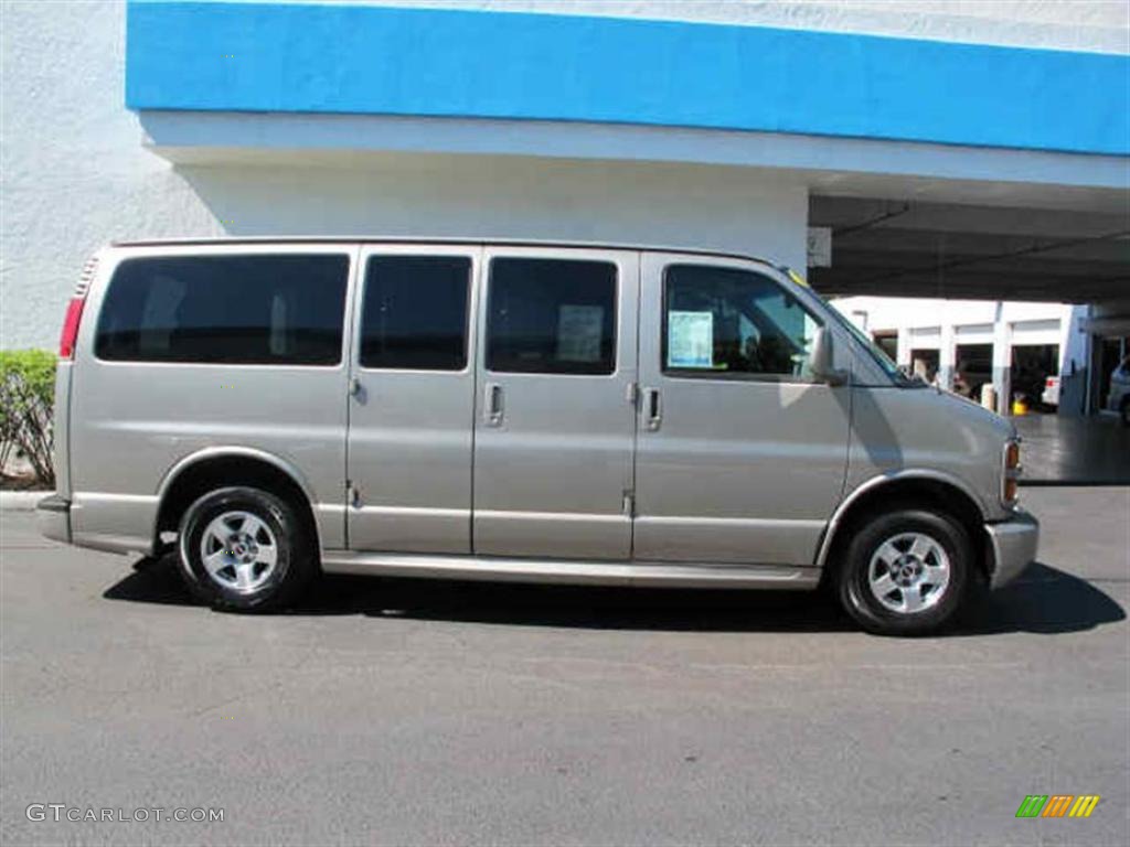 Light Autumnwood Metallic 2002 GMC Savana Van G1500 SLT Passenger Exterior Photo #45528676
