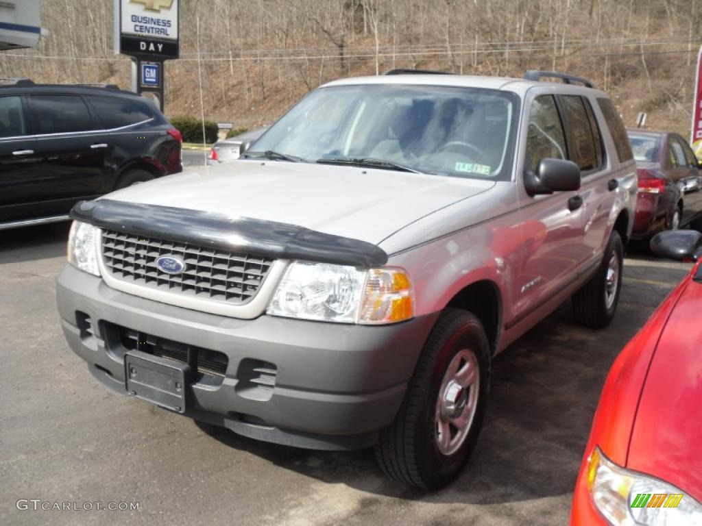 2004 Explorer XLS 4x4 - Silver Birch Metallic / Graphite photo #2