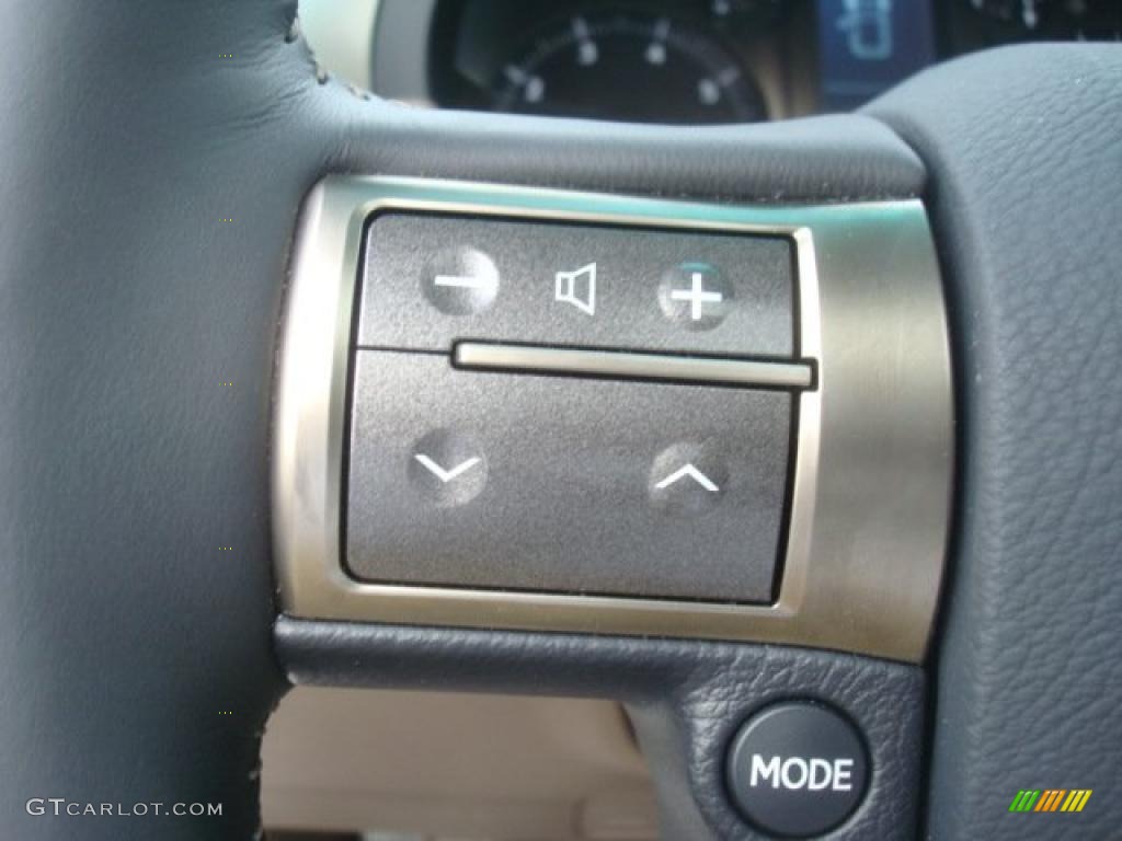 2011 Lexus GX 460 Premium Controls Photo #45536173