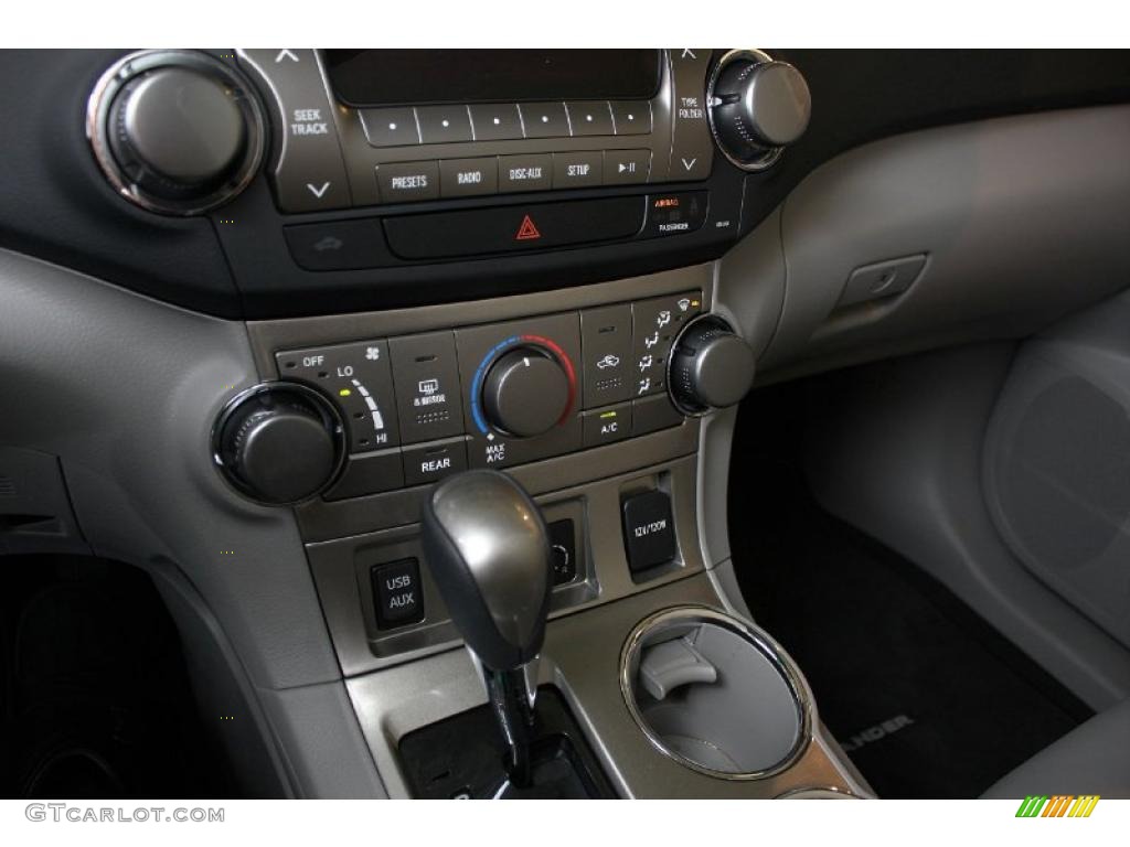 2011 Toyota Highlander SE 4WD Controls Photo #45537158
