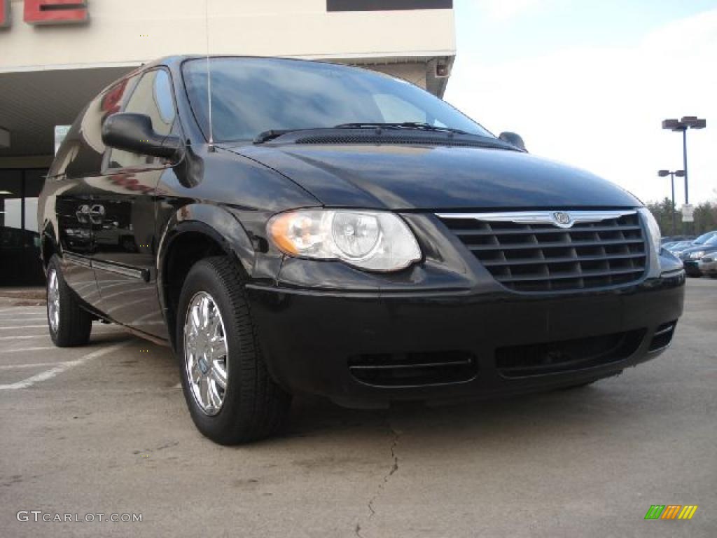 2007 Town & Country Touring - Brilliant Black Crystal Pearl / Medium Slate Gray photo #1