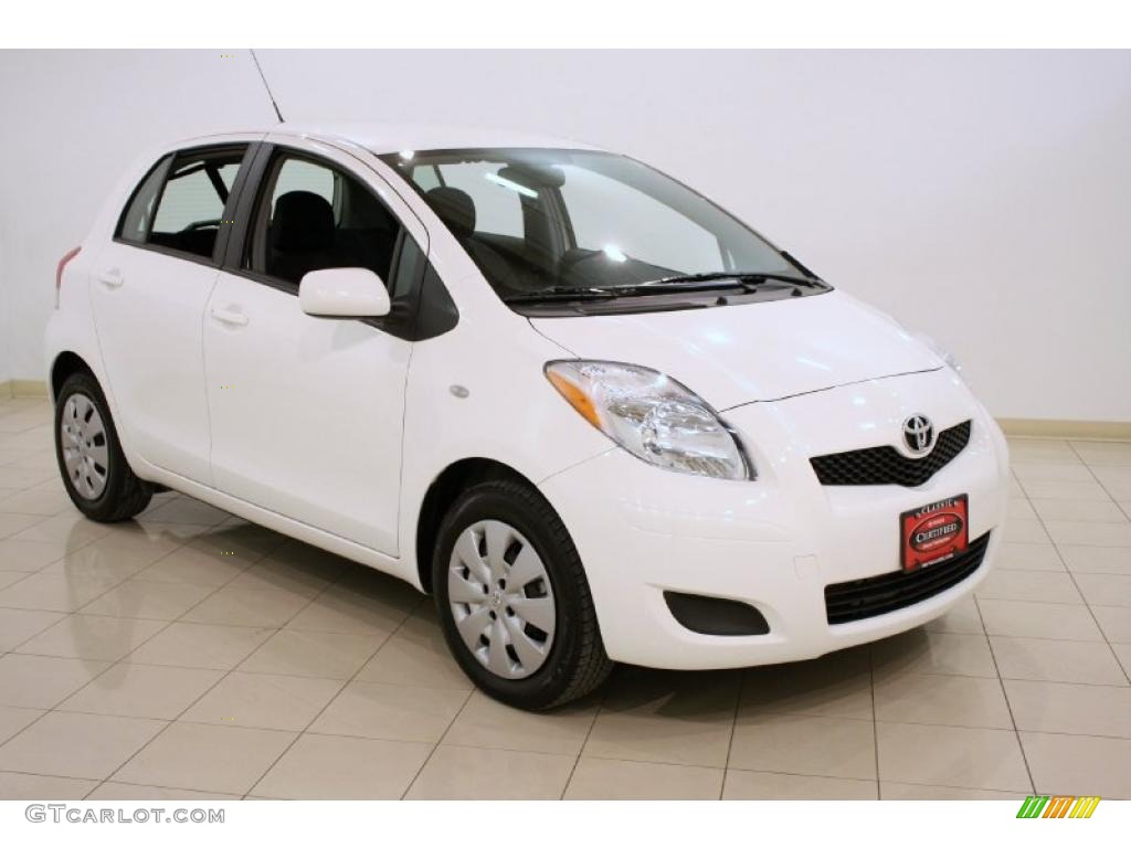 2009 Yaris 5 Door Liftback - Polar White / Dark Charcoal photo #1