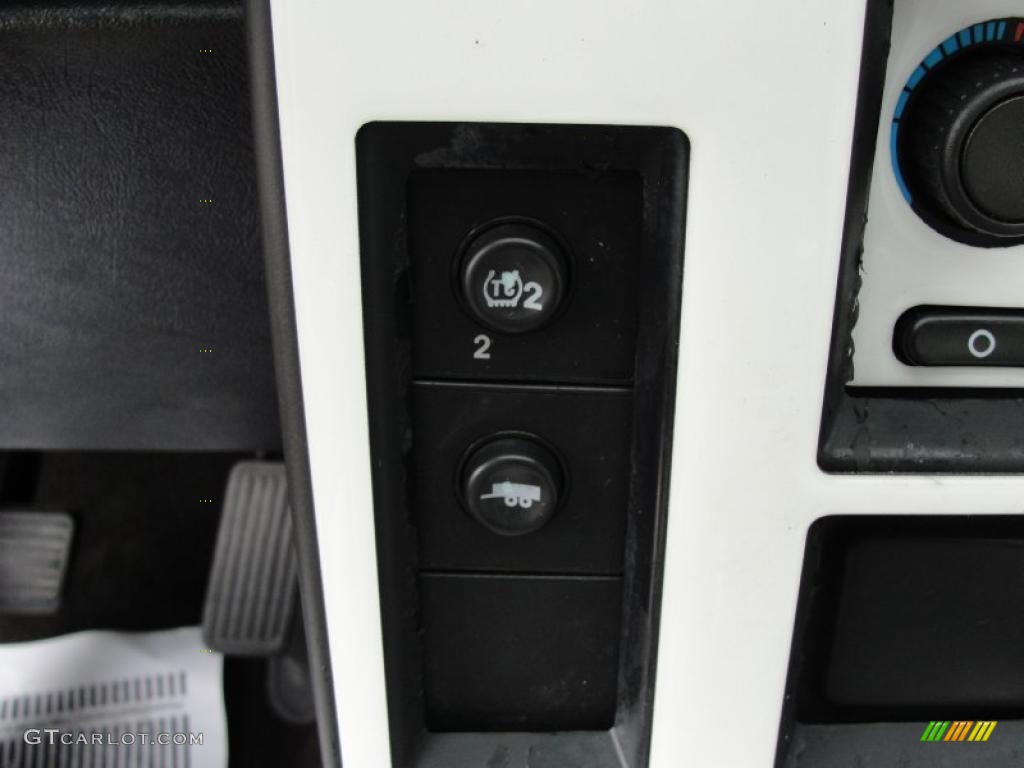 2005 Hummer H2 SUT Controls Photo #45541731
