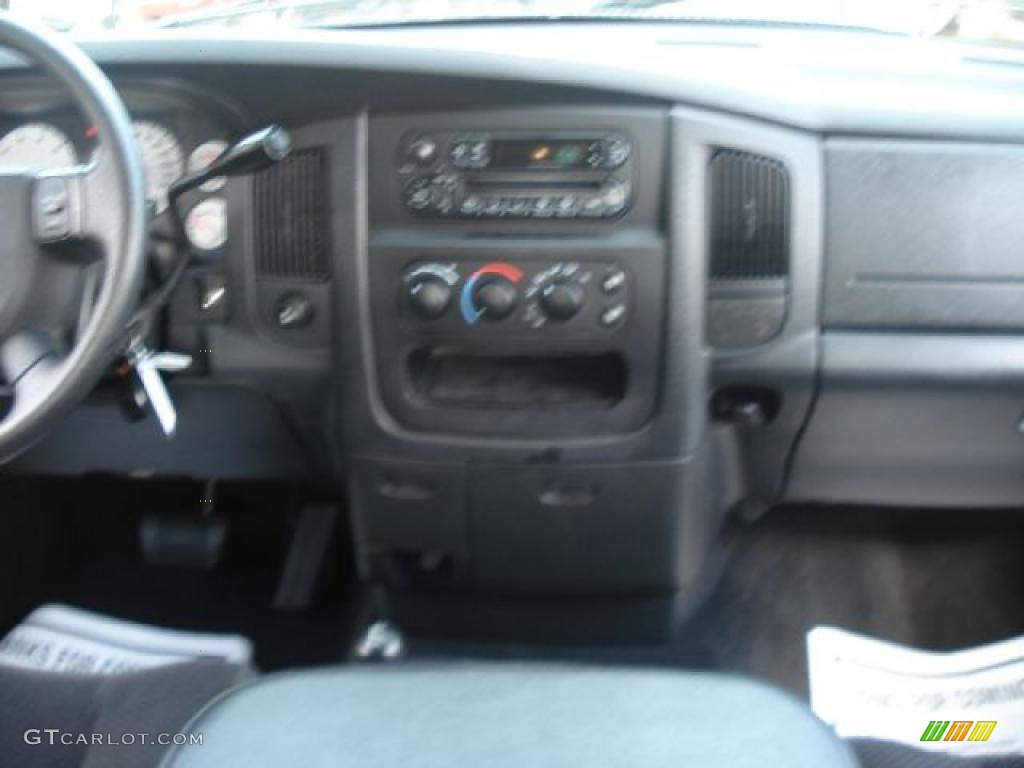 2004 Ram 1500 SLT Quad Cab 4x4 - Black / Dark Slate Gray photo #26