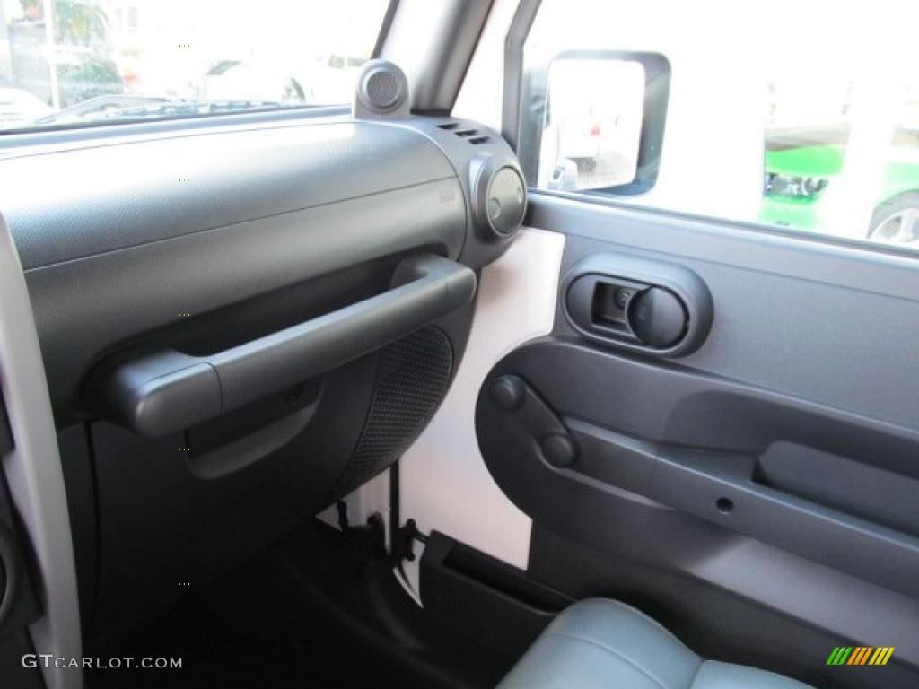 2009 Wrangler X 4x4 - Stone White / Dark Slate Gray/Medium Slate Gray photo #25