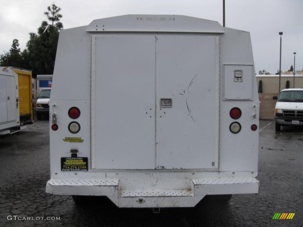 2001 Express Cutaway 3500 Commercial Utility Van - Summit White / Medium Gray photo #4