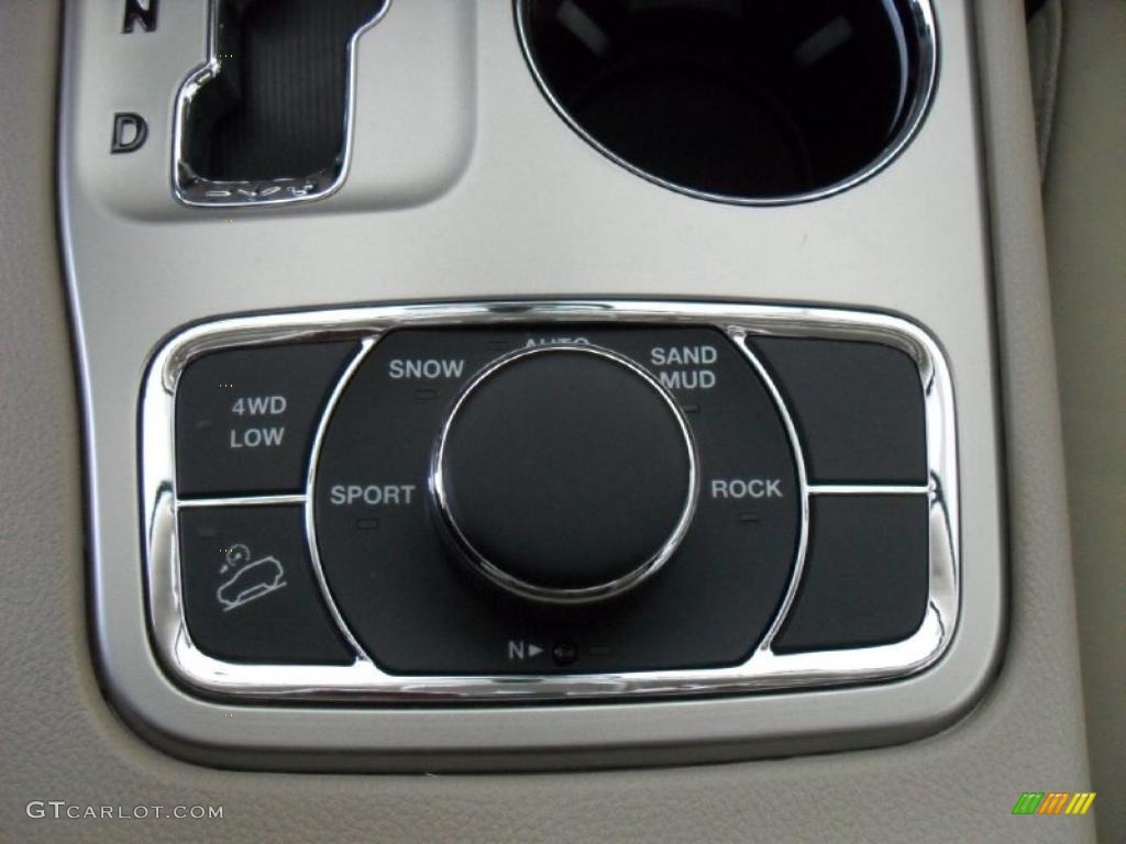 2011 Jeep Grand Cherokee Limited 4x4 Controls Photo #45549721