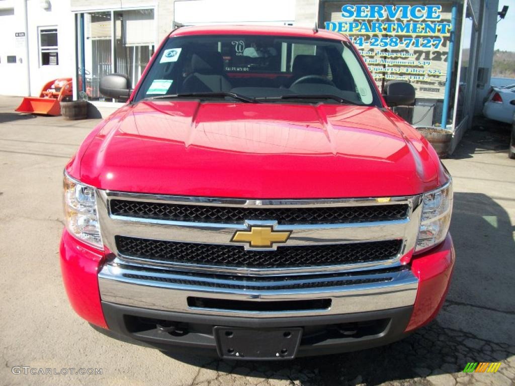 2011 Silverado 1500 LT Regular Cab 4x4 - Victory Red / Ebony photo #2