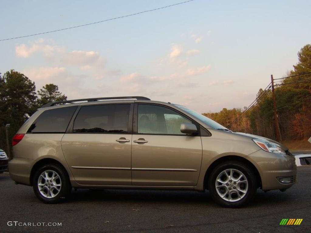 2004 Sienna XLE - Desert Sand Mica / Fawn Beige photo #1