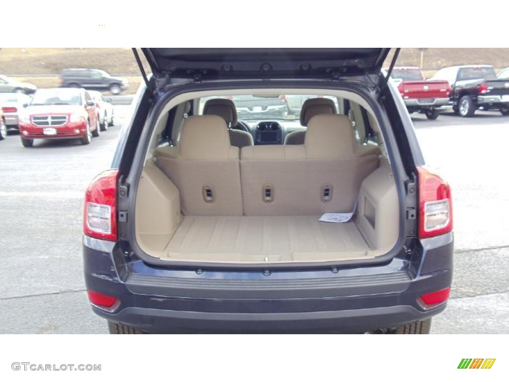 2011 Compass 2.4 Latitude 4x4 - Blackberry Pearl / Dark Slate Gray/Light Pebble Beige photo #8