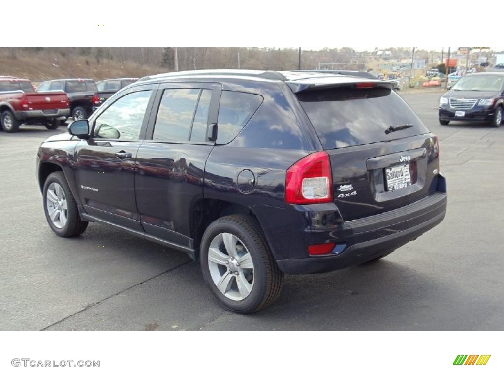 2011 Compass 2.4 Latitude 4x4 - Blackberry Pearl / Dark Slate Gray/Light Pebble Beige photo #9