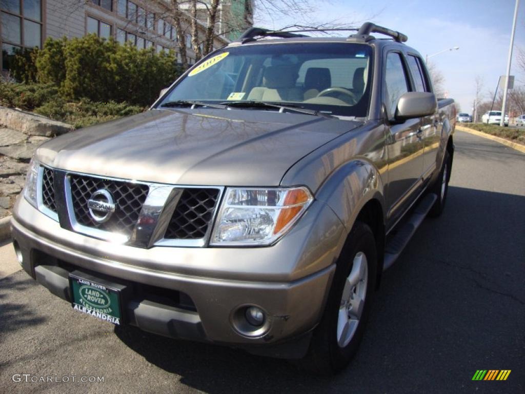 2005 Frontier LE Crew Cab - Granite Metallic / Desert photo #1