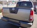 2005 Granite Metallic Nissan Frontier LE Crew Cab  photo #4