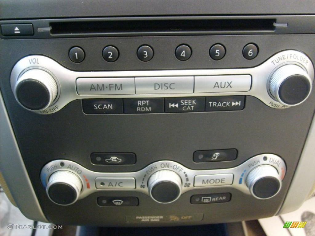 2011 Nissan Murano SV AWD Controls Photo #45569599