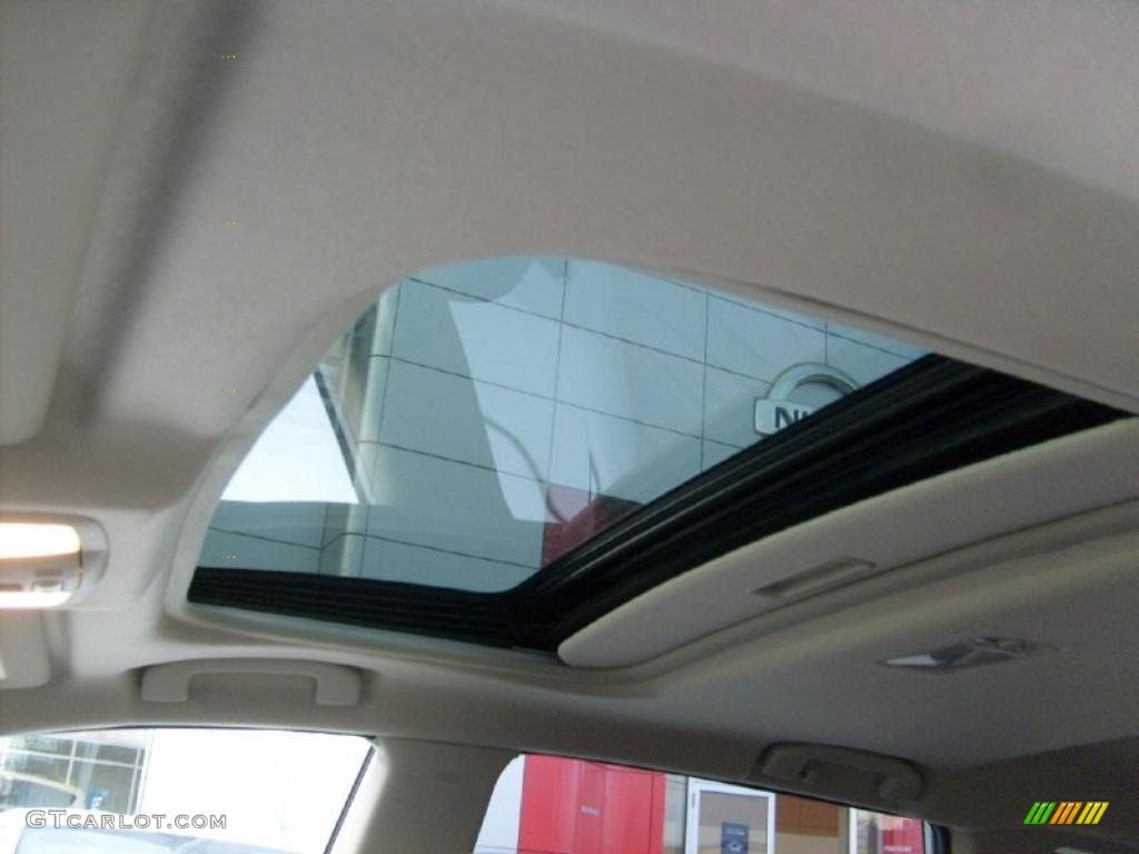 2011 Nissan Rogue SV AWD Sunroof Photos