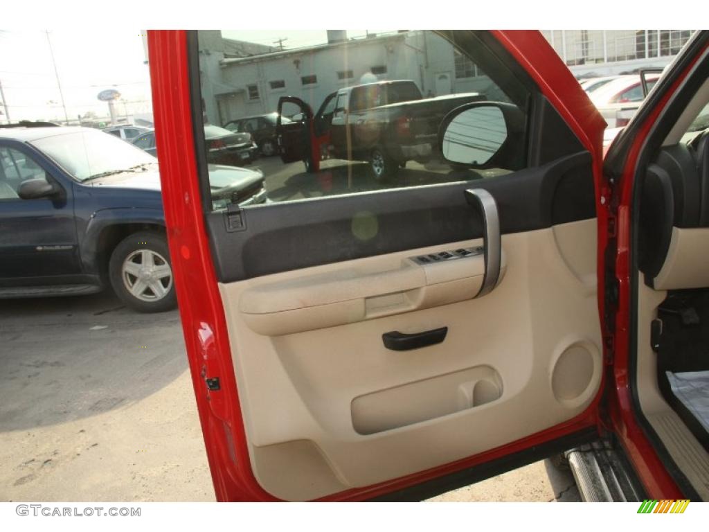 2007 Silverado 2500HD LT Extended Cab 4x4 - Victory Red / Light Cashmere/Ebony photo #14