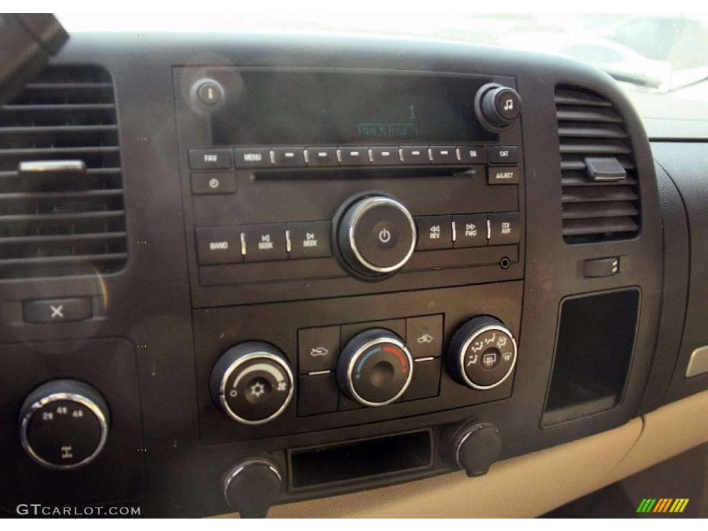 2007 Chevrolet Silverado 2500HD LT Extended Cab 4x4 Controls Photo #45570097