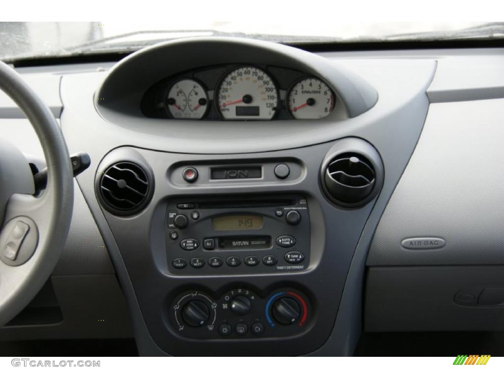 2003 Saturn ION 3 Sedan Controls Photo #45575154