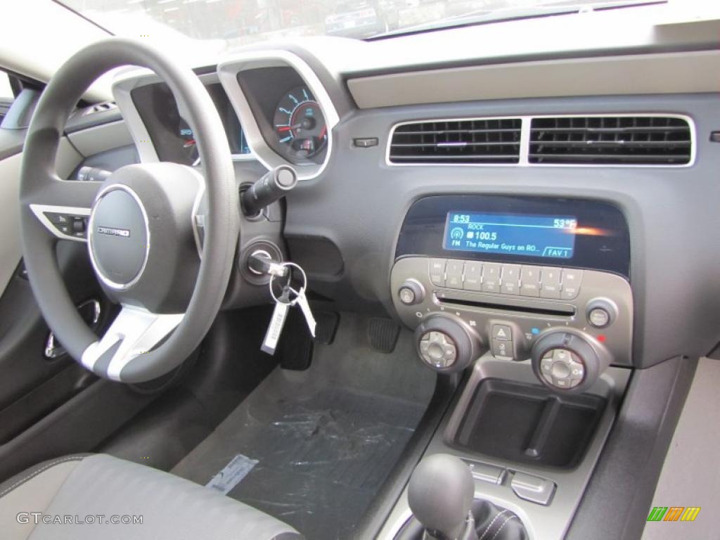 2011 Chevrolet Camaro LS Coupe Gray Dashboard Photo #45575554