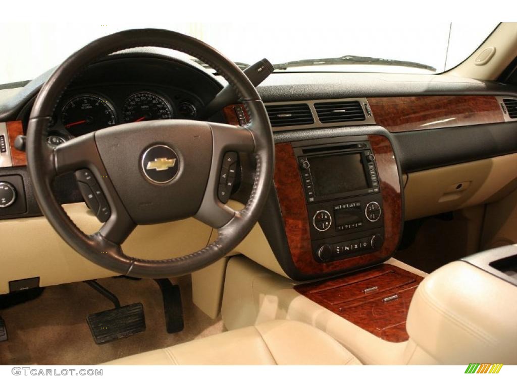 2008 Chevrolet Avalanche LTZ 4x4 Ebony/Light Cashmere Dashboard Photo #45576182