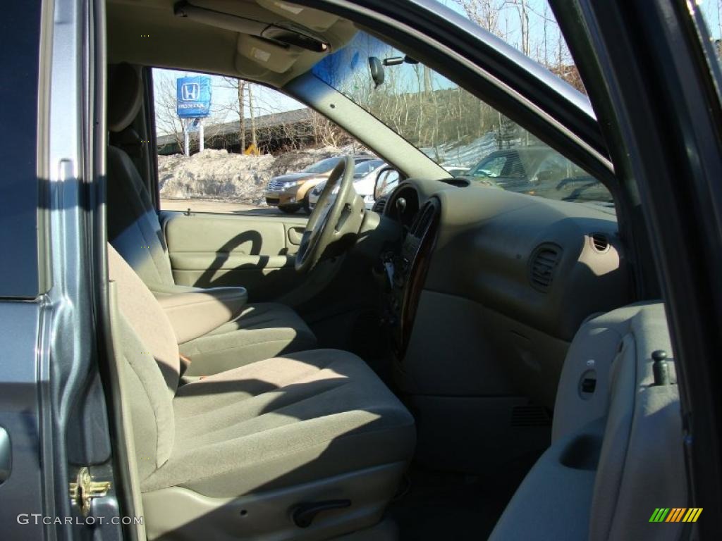 2002 Town & Country LX - Steel Blue Pearlcoat / Taupe photo #22