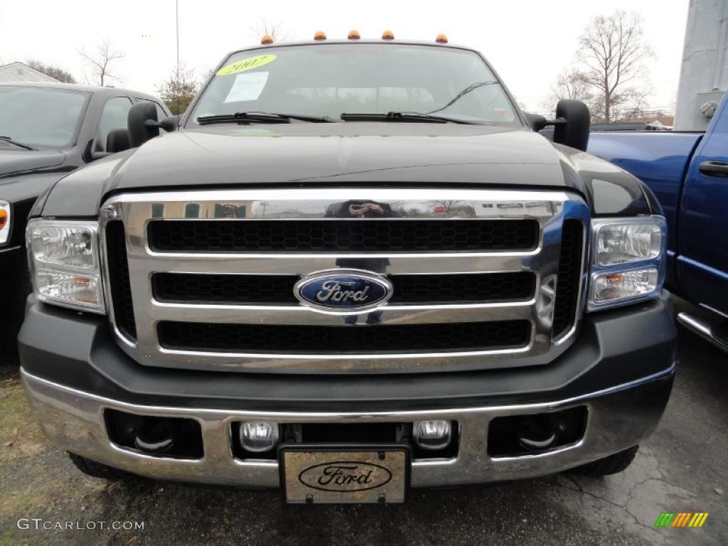 2007 F550 Super Duty Lariat Crew Cab 4x4 Dually - Black / Medium Flint photo #2