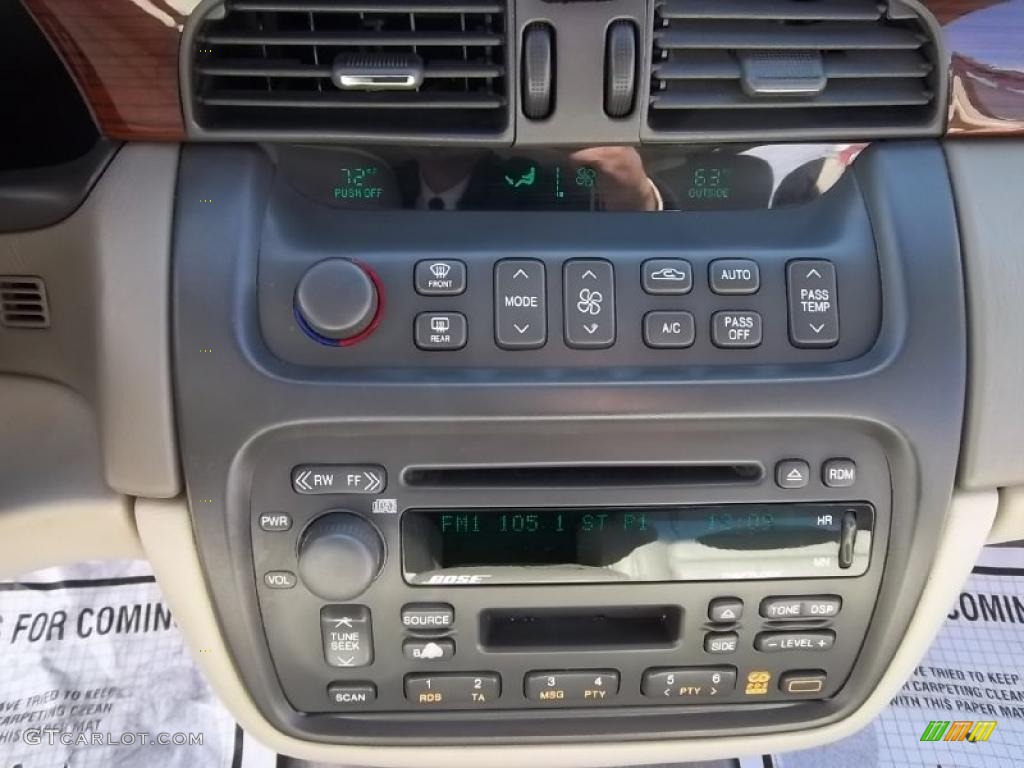 2001 Cadillac DeVille DHS Sedan Controls Photo #45580523