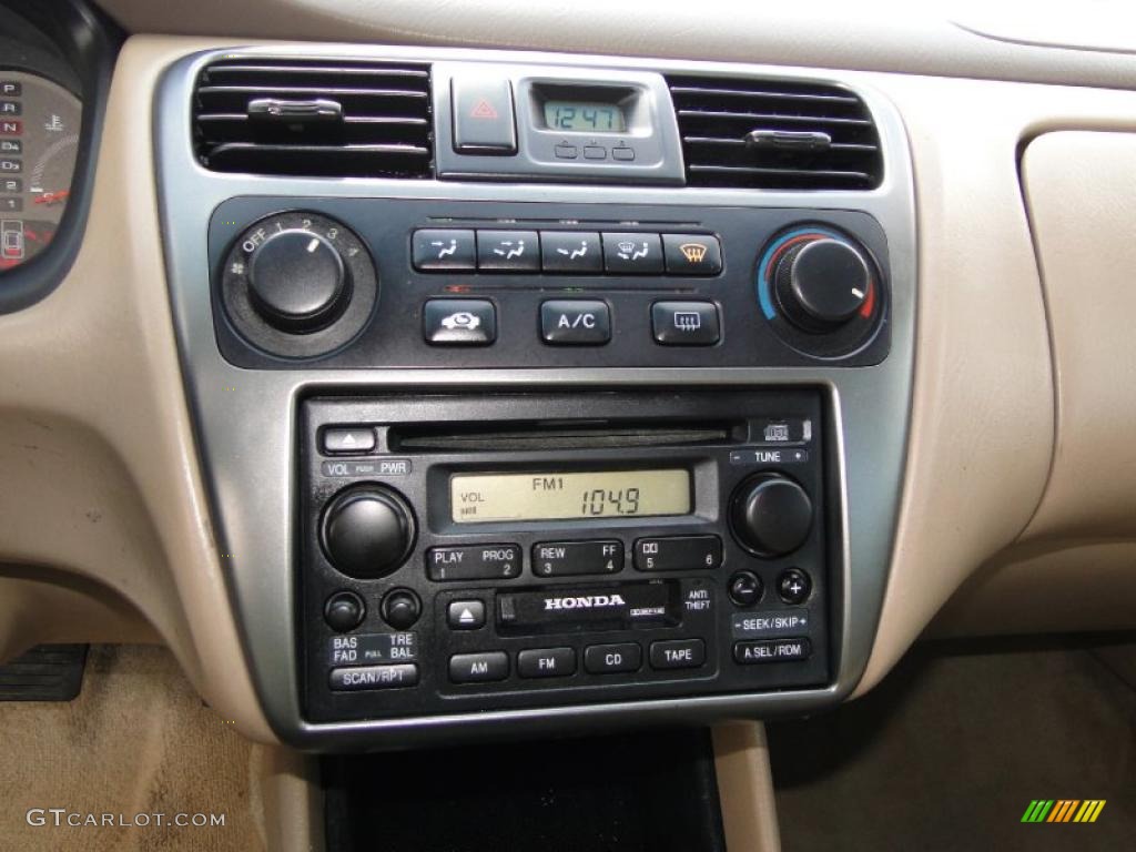 2002 Accord SE Coupe - Taffeta White / Ivory photo #19