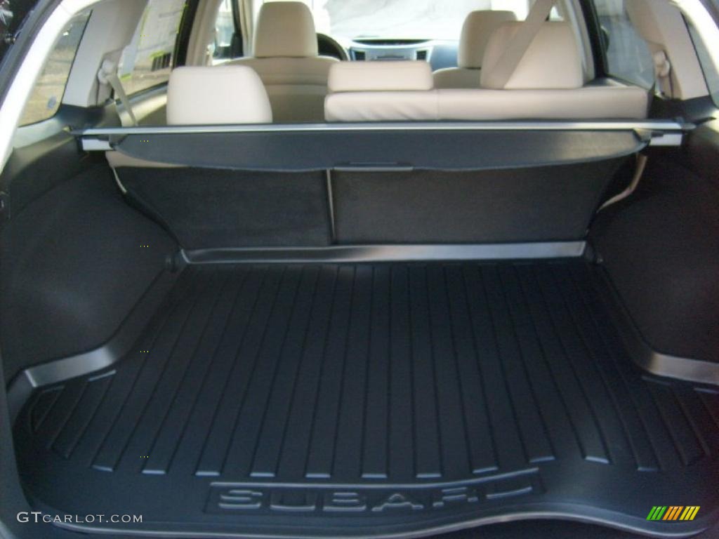 2011 Subaru Outback 2.5i Limited Wagon Trunk Photo #45585851