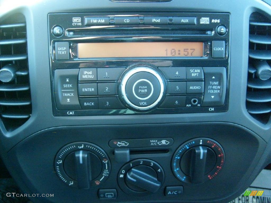 2011 Nissan Juke S AWD Controls Photo #45587971