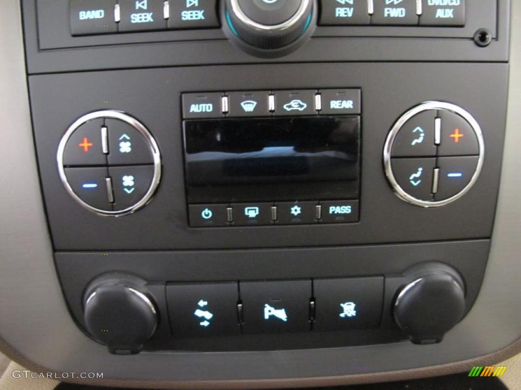 2011 GMC Yukon XL SLT Controls Photo #45588223