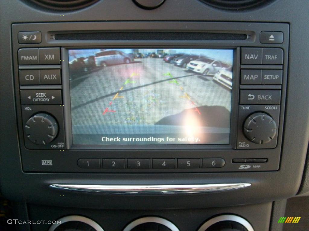 2011 Rogue SV AWD - Pearl White / Gray photo #6