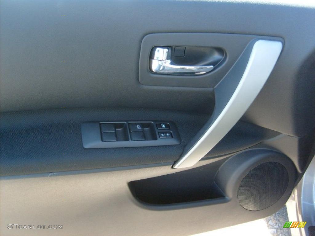 2011 Rogue S AWD - Platinum Graphite / Black photo #15